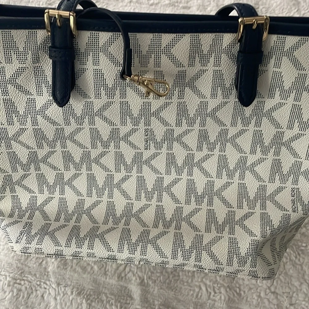 Michael Kors white and navy small tote purse - Picture 2 of 8